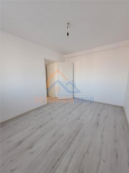 Ghirlandei, Apusului, apartament de vanzare.